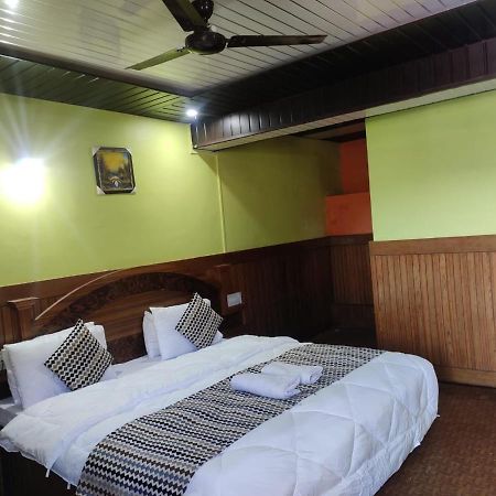 Hotel Deepraj Kausani Buitenkant foto