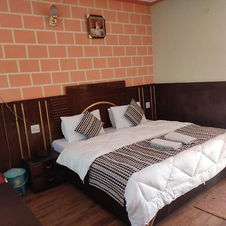 Hotel Deepraj Kausani Buitenkant foto