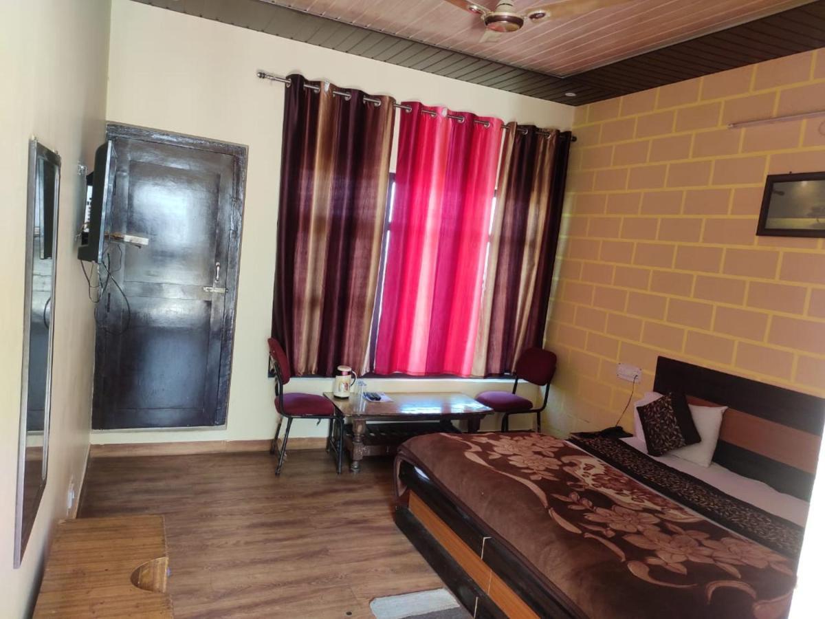 Hotel Deepraj Kausani Buitenkant foto
