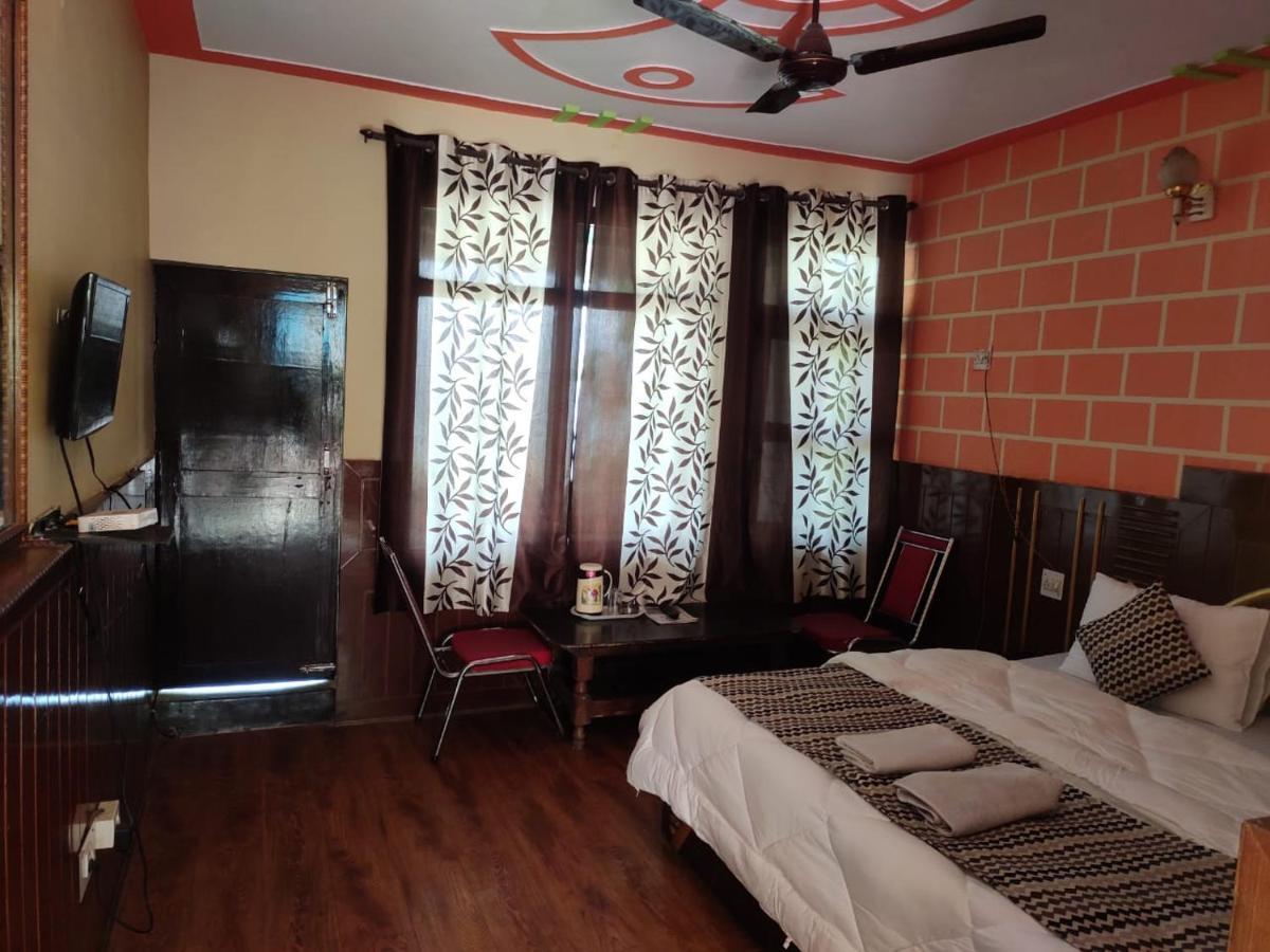 Hotel Deepraj Kausani Buitenkant foto