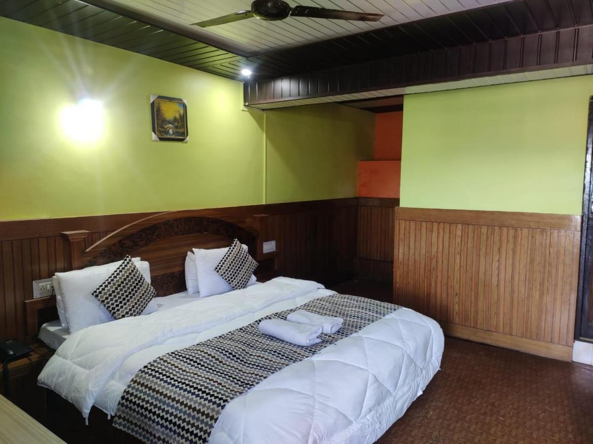 Hotel Deepraj Kausani Buitenkant foto