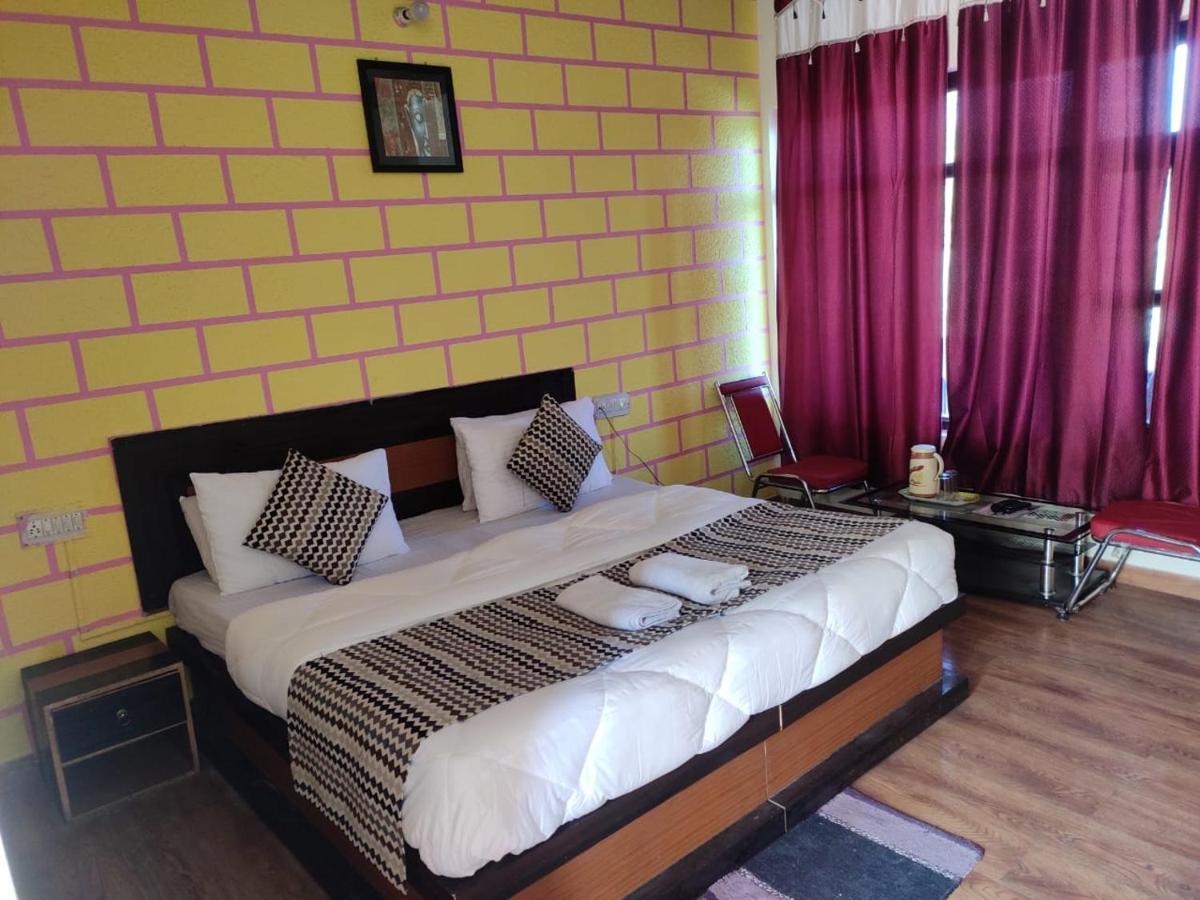 Hotel Deepraj Kausani Buitenkant foto