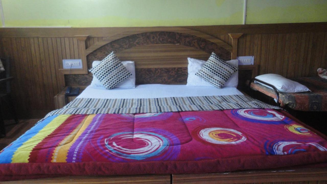 Hotel Deepraj Kausani Buitenkant foto